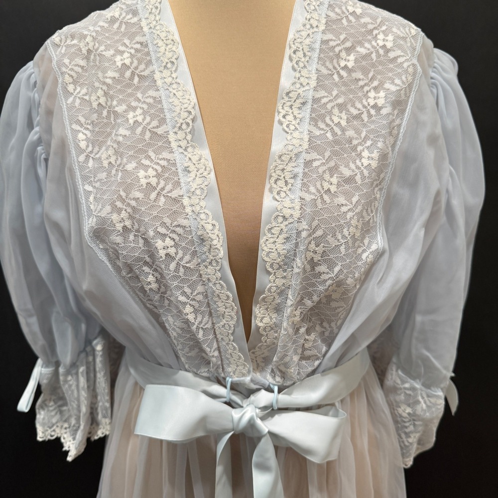 Vintage Mojud Light Blue Sheer Nylon Tricot Lace Peignoir Robe Size M RN 17942